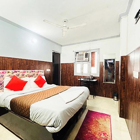 Hotel Commodo - Near Dhaula Kuan Yeni Delhi Dış mekan fotoğraf