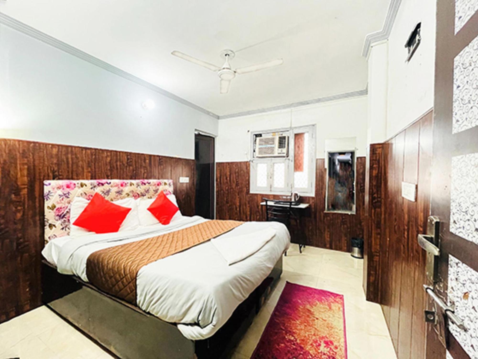 Hotel Commodo - Near Dhaula Kuan Yeni Delhi Dış mekan fotoğraf