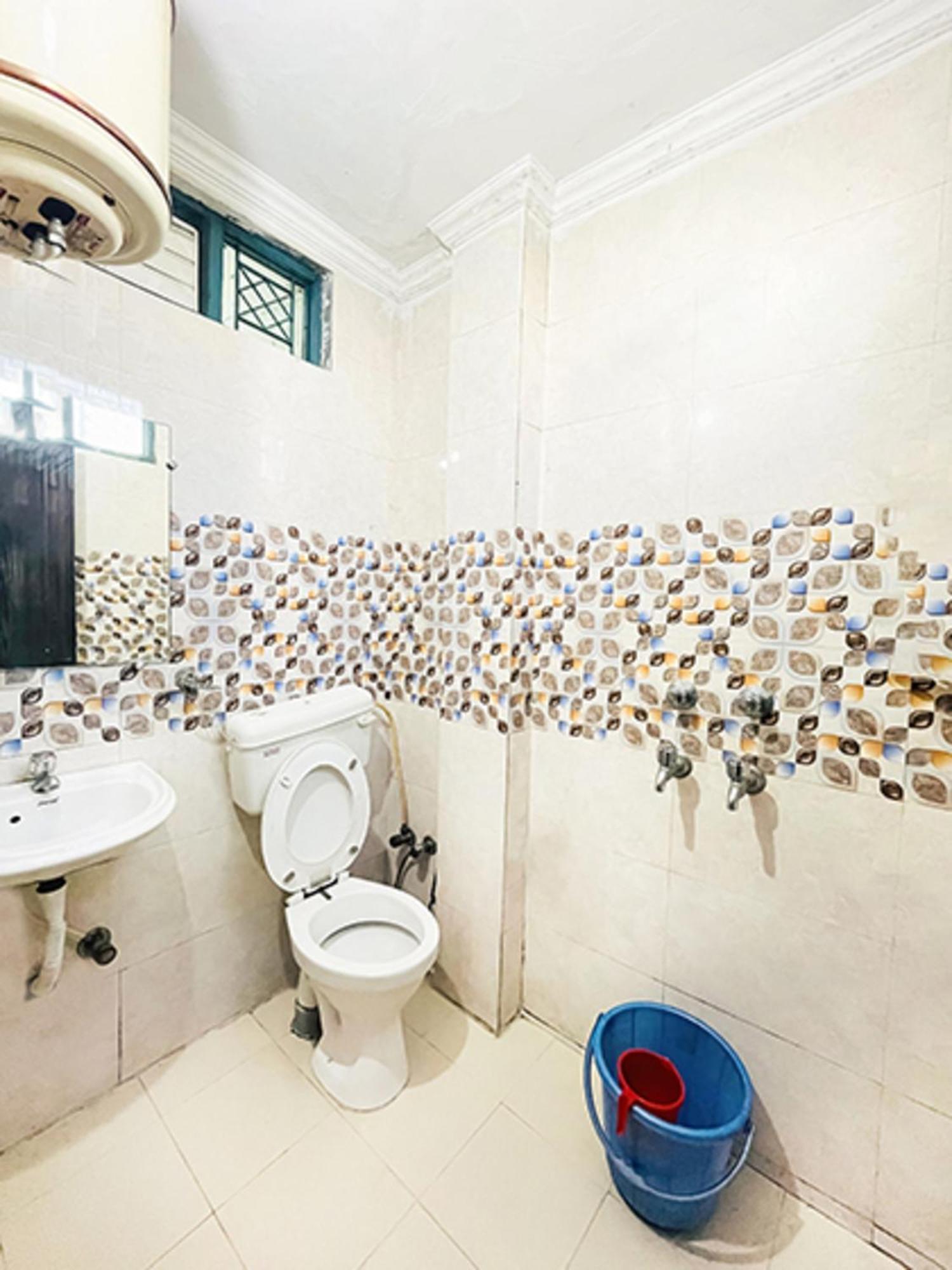 Hotel Commodo - Near Dhaula Kuan Yeni Delhi Dış mekan fotoğraf