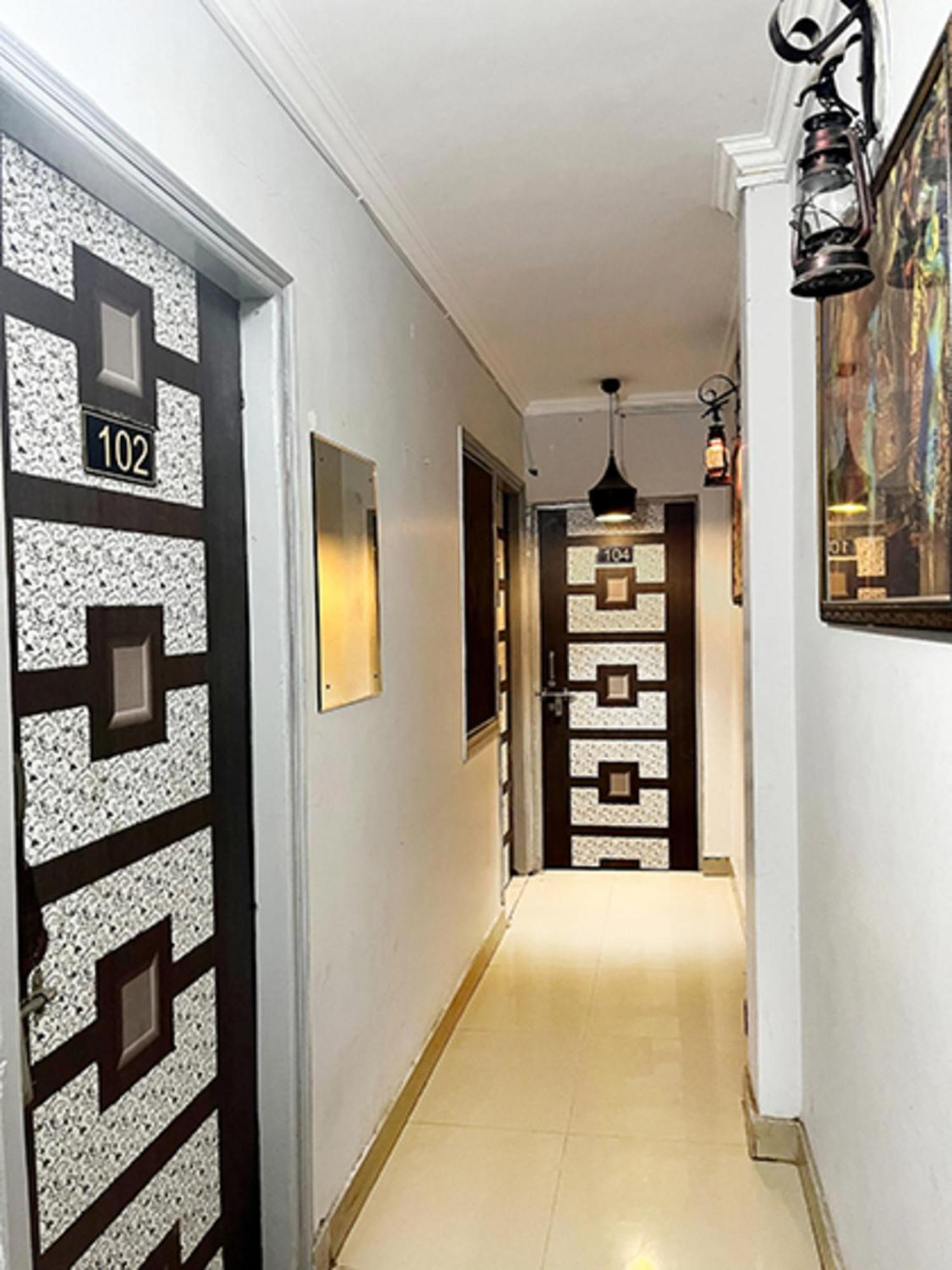 Hotel Commodo - Near Dhaula Kuan Yeni Delhi Dış mekan fotoğraf