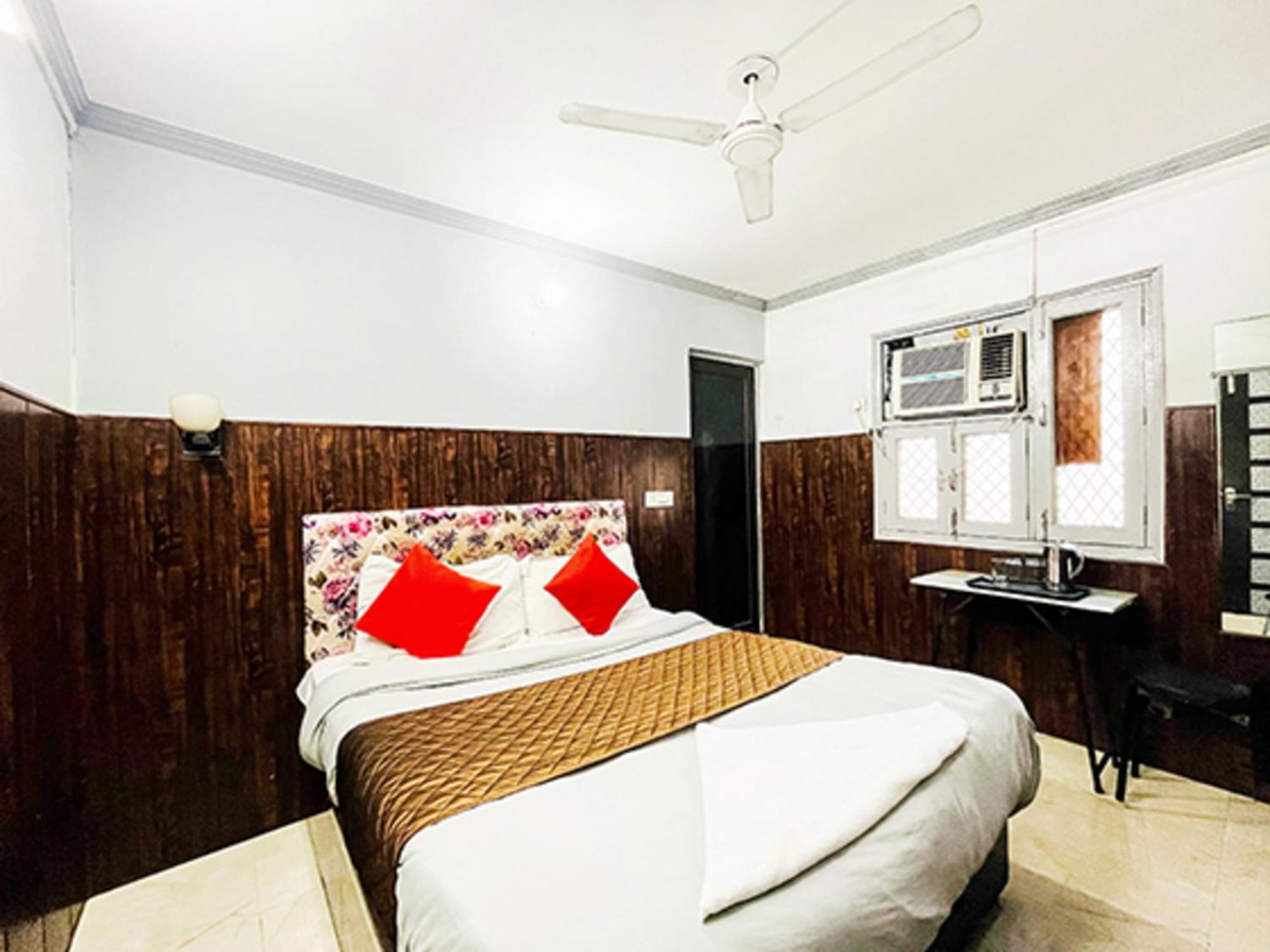 Hotel Commodo - Near Dhaula Kuan Yeni Delhi Dış mekan fotoğraf
